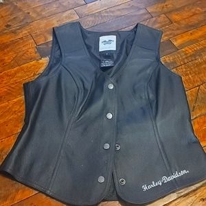 Womens med. Size leather harley vest